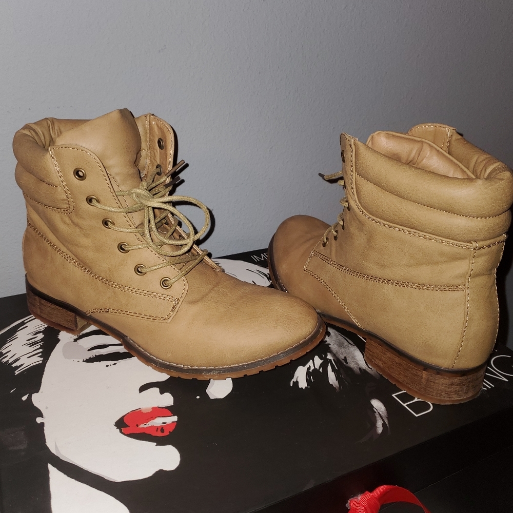 Cathy Jean boots 8.5womens